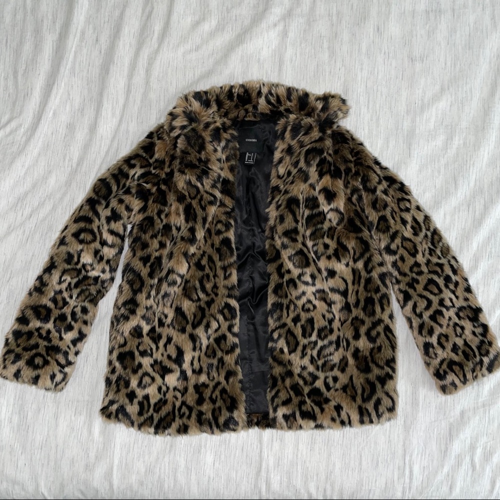 FOREVER 21 Cheetah Print Faux Fur Coat